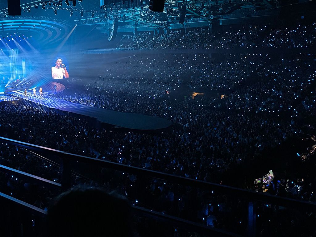 Clouseau, de iconische Belgische band, viert dit jaar hun 40-jarige jubileum. Met hun tijdloze hits hebben ze een stempel gedrukt op de Nederlandstalige muziekgeschiedenis. Maar weet jij nog hoe het allemaal begon? Wat was de titel van de eerste single waarmee Clouseau in 1987 hun debuut maakte?