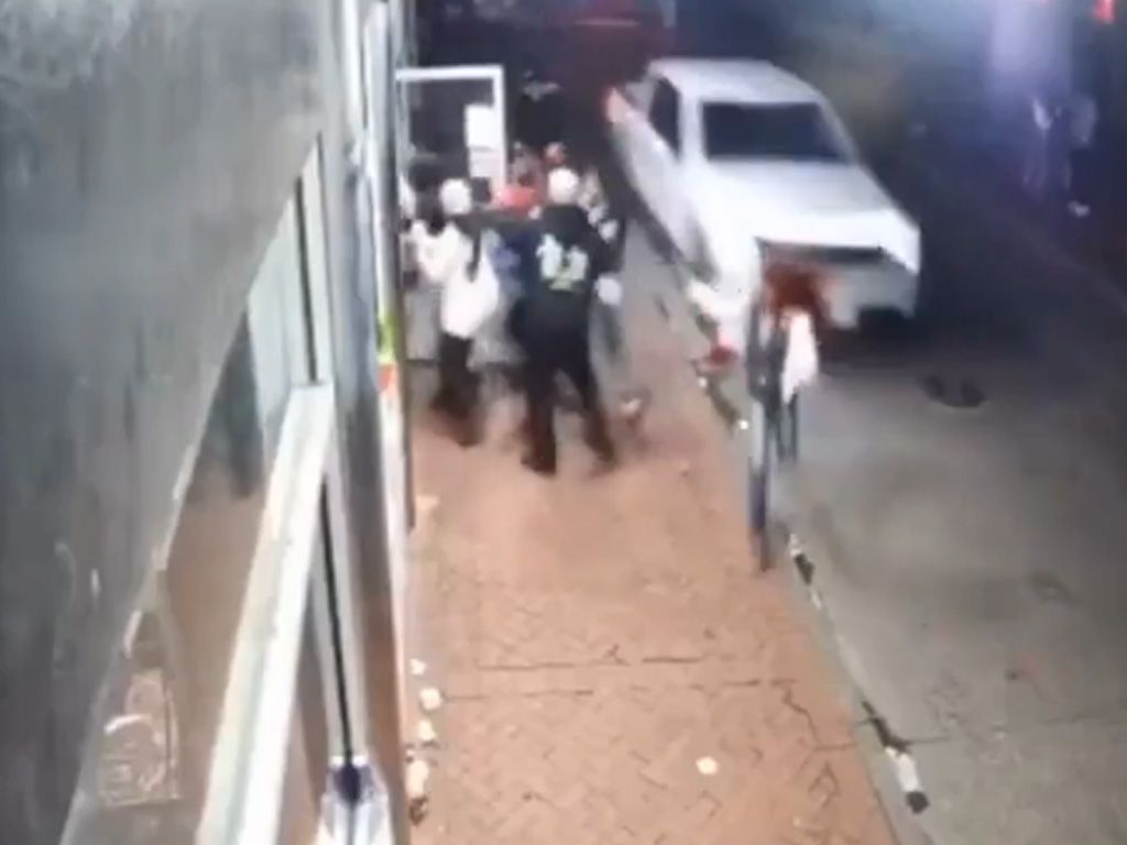 In welke Amerikaanse stad reed een man op nieuwjaarsnacht van 2024-2025 met een pick-uptruck in op een menigte, waarbij minstens 15 doden en 35 gewonden vielen?