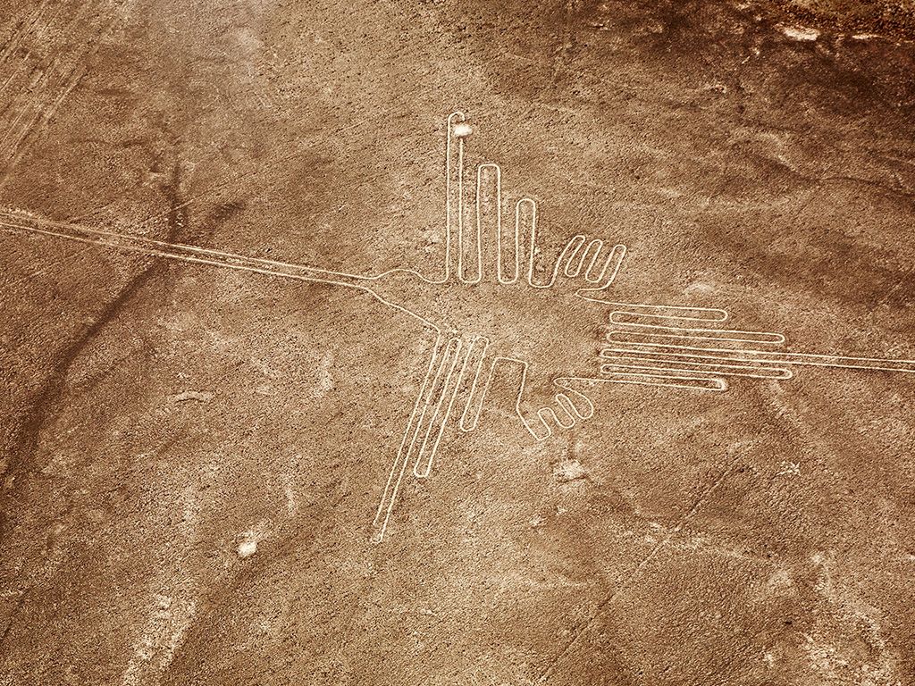 Midden November 2019 ontdekten Japanse wetenschappers in het zand van de pampa’s in Peru opnieuw enkele uit lijnen en geografische vormen opgetekende figuren. De mysterieuze figuren zijn vermoedelijk 2000 jaar oud en werden door de indianen in de woestijngrond gekerfd . Gezien de culturele waarde van deze figuren, werden ze in 1994 opgenomen op de Unesco werelderfgoedlijst. Maar onder welke benaming zijn deze lijnen terug te vinden op deze werelderfgoedlijst -?