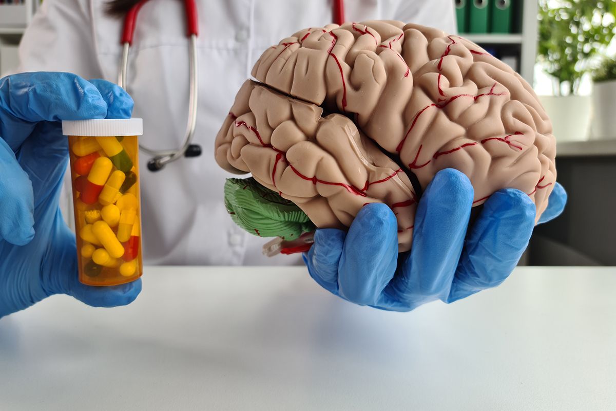 In de geneeskunde kan men zeggen “Angst maakt ziek”, als bijvoorbeeld iemand met autoriteit door een ongunstige diagnose te stellen een negatieve verwachting wekt bij de patiënt. Bij onzekerheden hieromtrent zal de diagnose sneller worden aangenomen. Door de negatieve invloeden kan het zelfgenezend effect ernstig verzwakken. Hoe noemt men dit negatief effect?