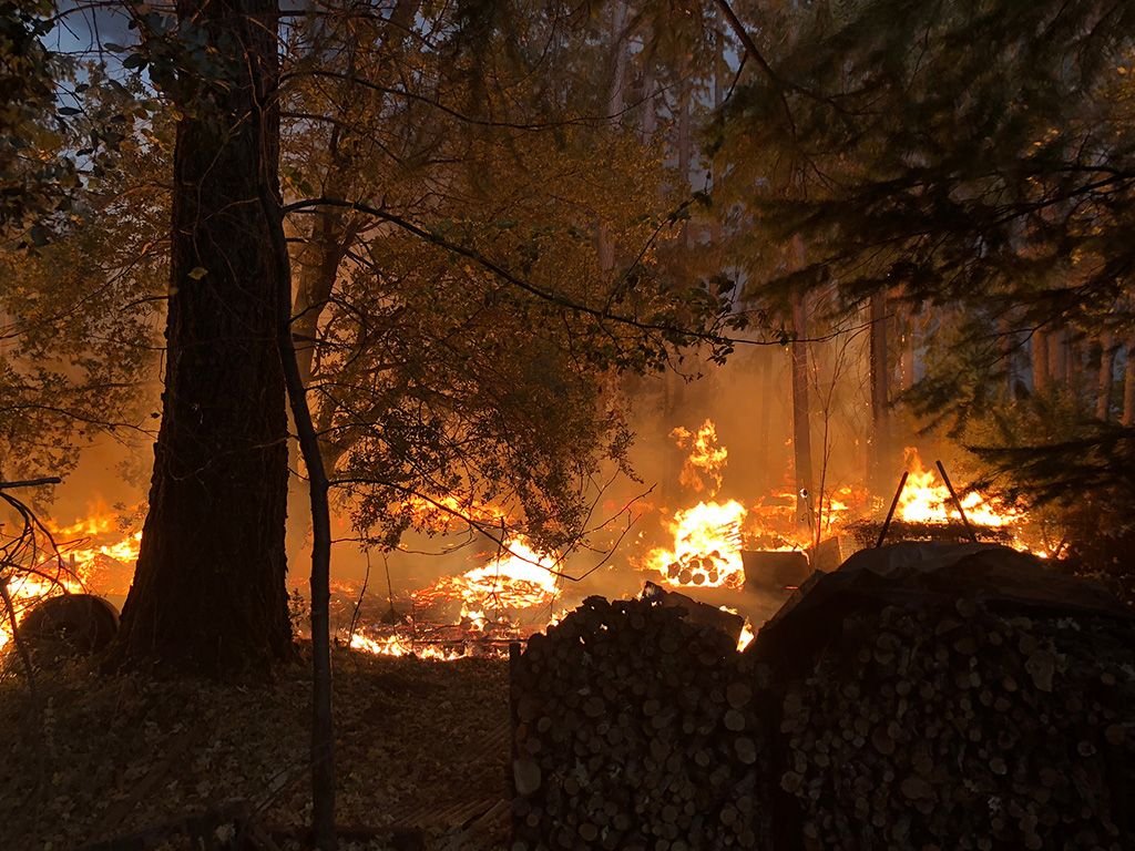 In november 2018 teisterden hevige bosbranden de staat Californië na weken van droogte. De branden waren de ergste sinds decennia maar waren, aldus Donald niet het gevolg van de klimaatverandering maar door het slecht bosbeheer in het door Demo,craten gerunde California. Wat er ook van zij dit stadje met 25.000 inwoners werd volledig in de as gelegd. Wat is de naam van deze stad?