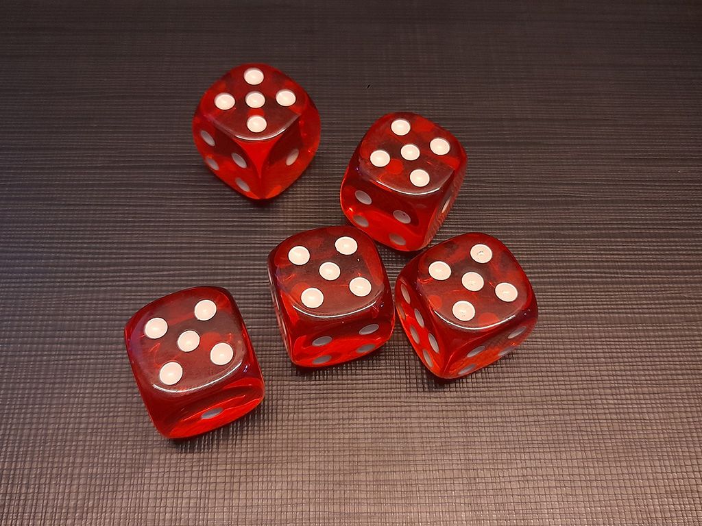 Hoe heet een vierkant met vijf elementen, waarvan er vier de hoekposities innemen en de vijfde zich in het middelpunt bevindt? Een voorbeeld hiervan is het patroon van de vijf op de dobbelsteen en de vijf als speelkaart.