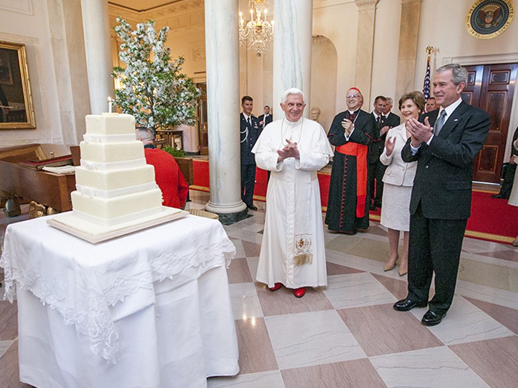 Op de laatste dag van 2022 moesten we afscheid nemen van Paus Benedictus XVI. Begin dit jaar werd hij begraven in Vaticaanstad. Weet jij de geboortenaam van Paus Benedictus XVI?